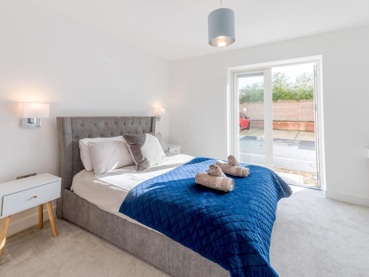 Pass The Keys Contemporary Apartment With Secure Parking Shrewsbury Exterior foto